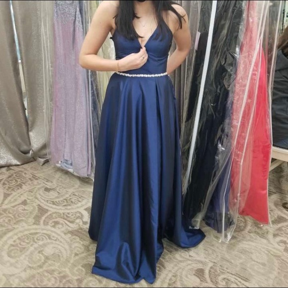 Size 2 - Picture 4 of 4